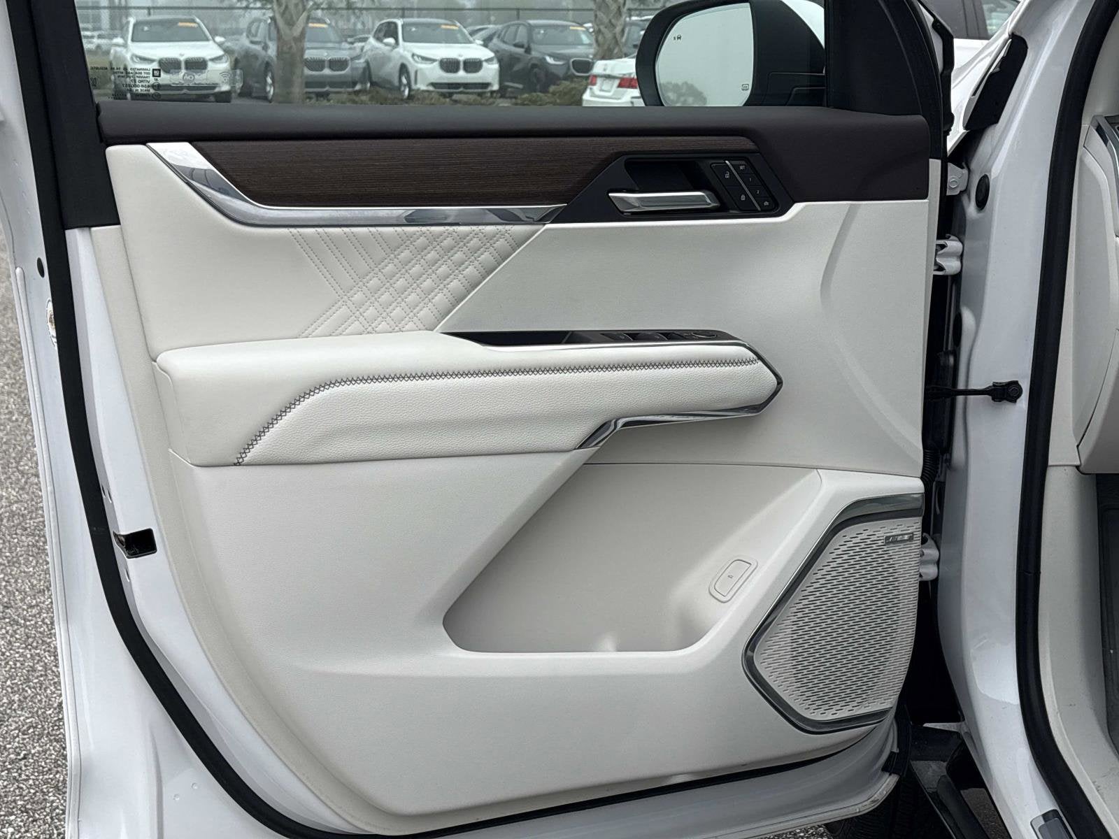 2024 GMC Acadia FWD Denali