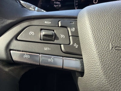 2024 Cadillac XT4 FWD Premium Luxury