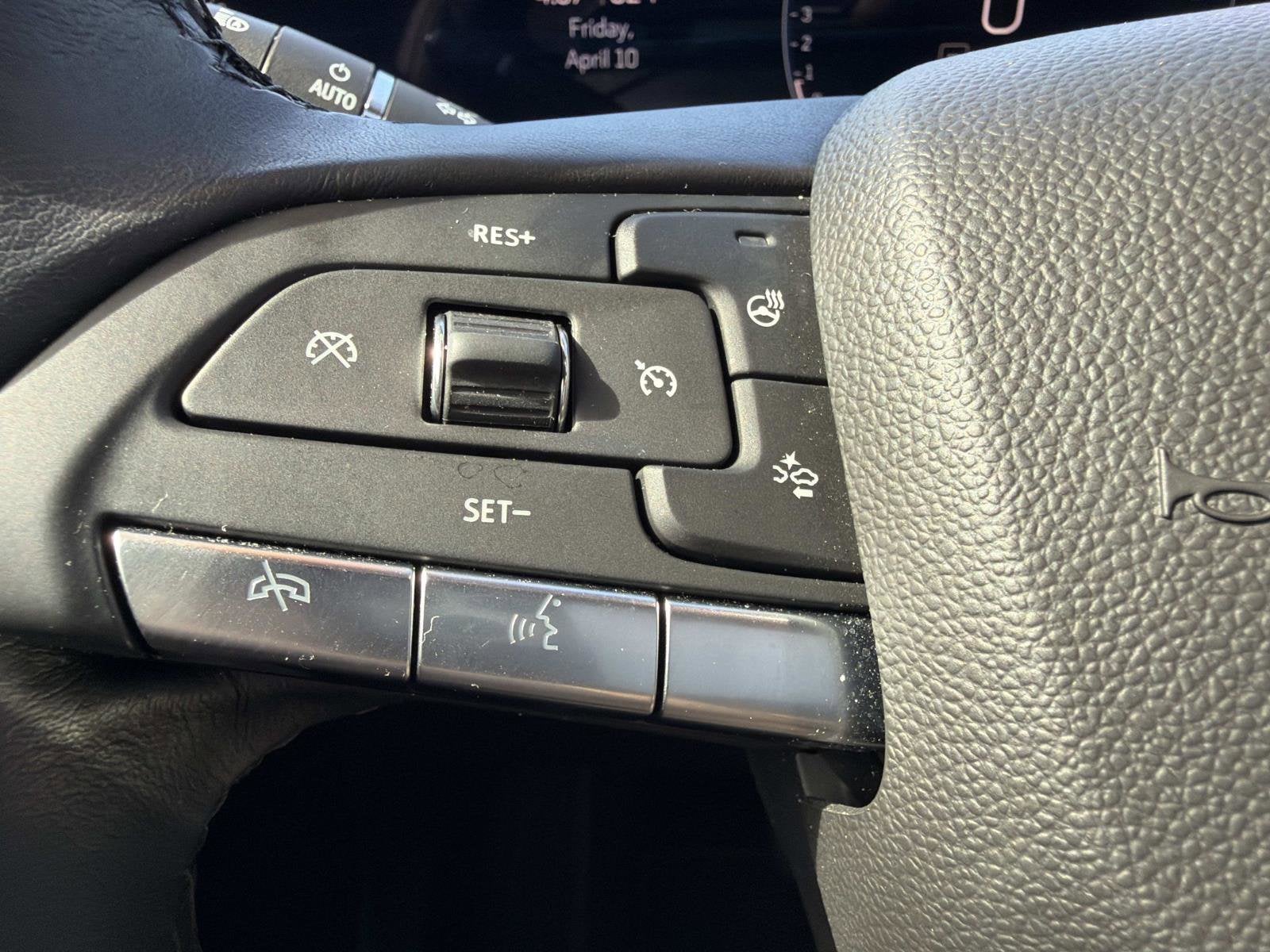 2024 Cadillac XT4 FWD Premium Luxury