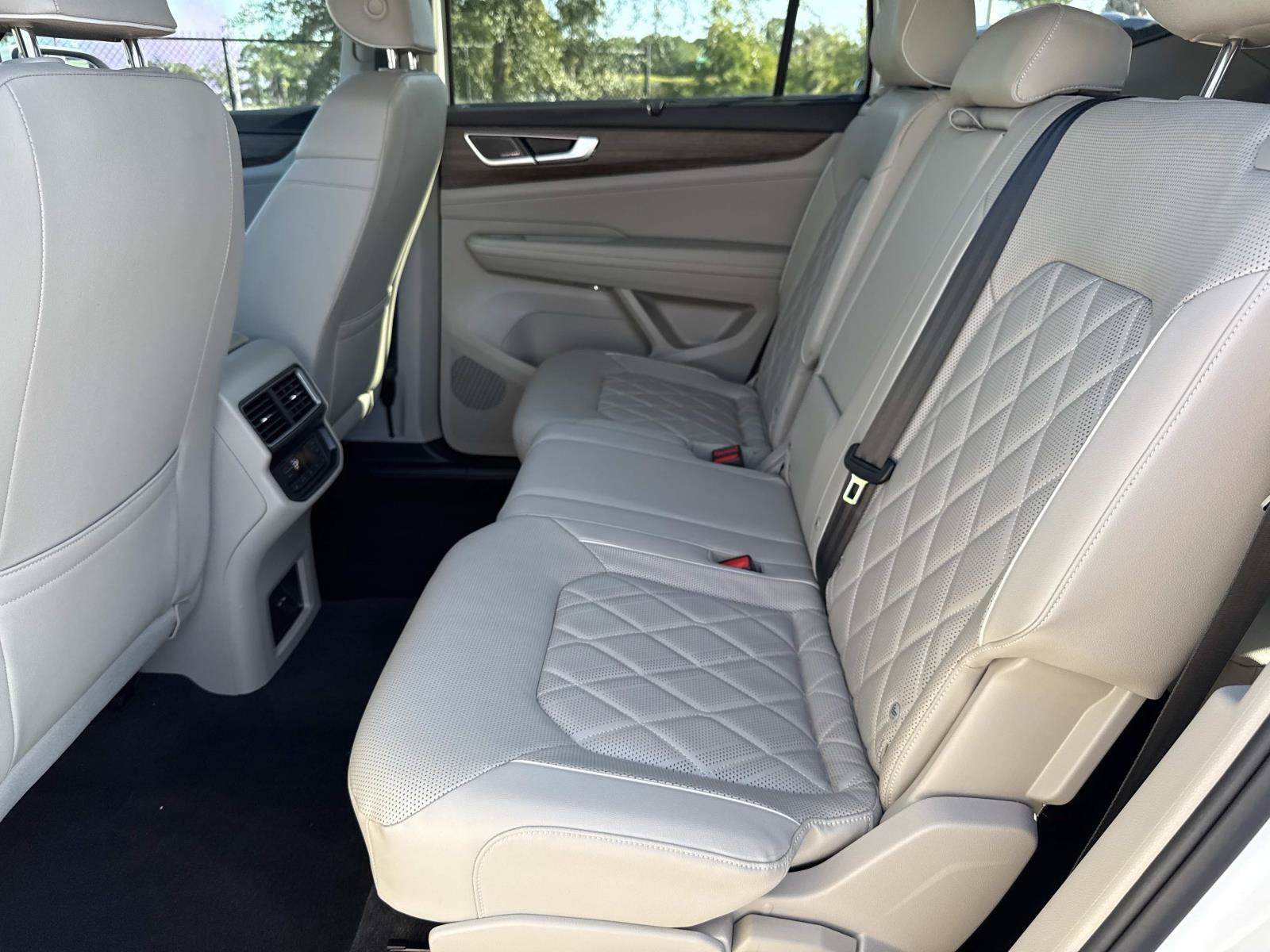2025 Volkswagen Atlas 2.0T SEL Premium R-Line
