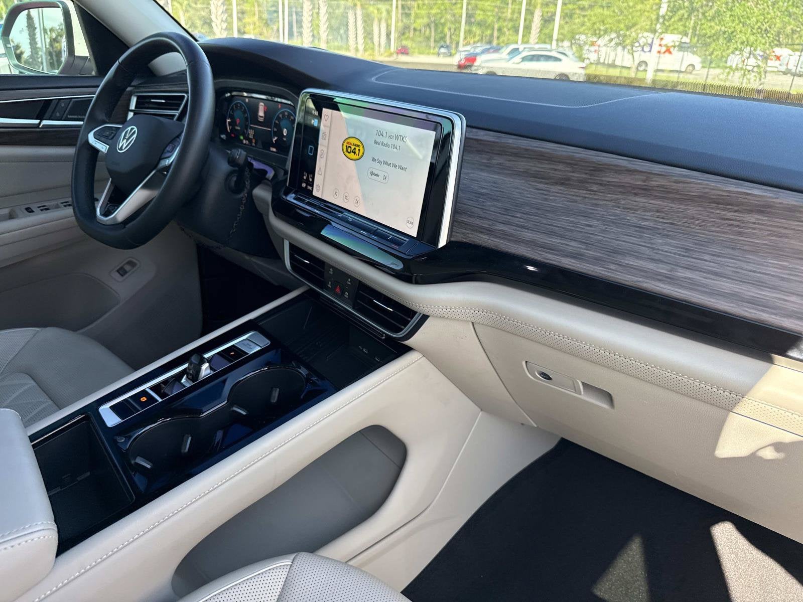 2025 Volkswagen Atlas 2.0T SEL Premium R-Line