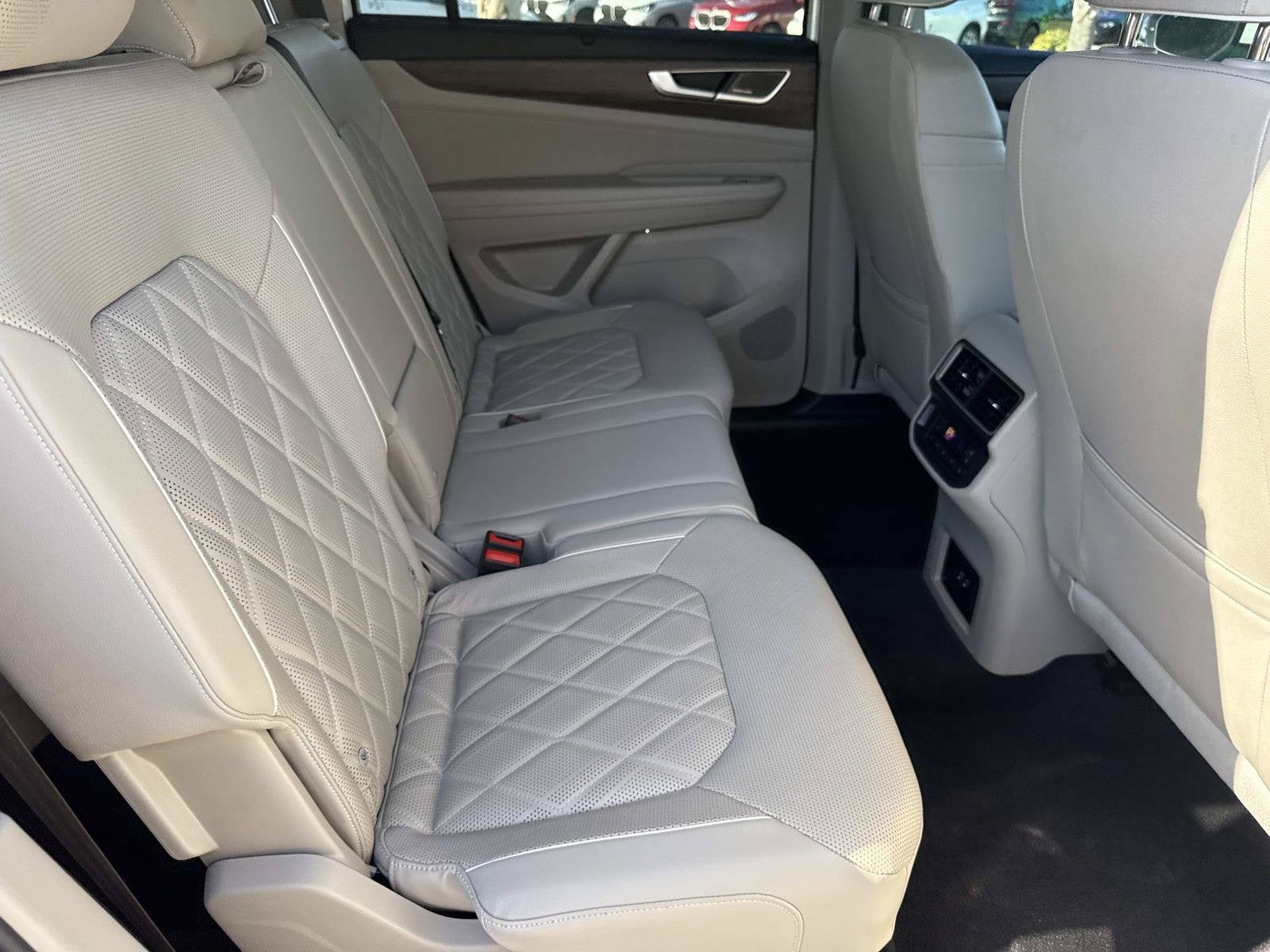 2025 Volkswagen Atlas 2.0T SEL Premium R-Line