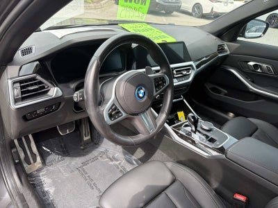 2022 BMW 3 Series 330e