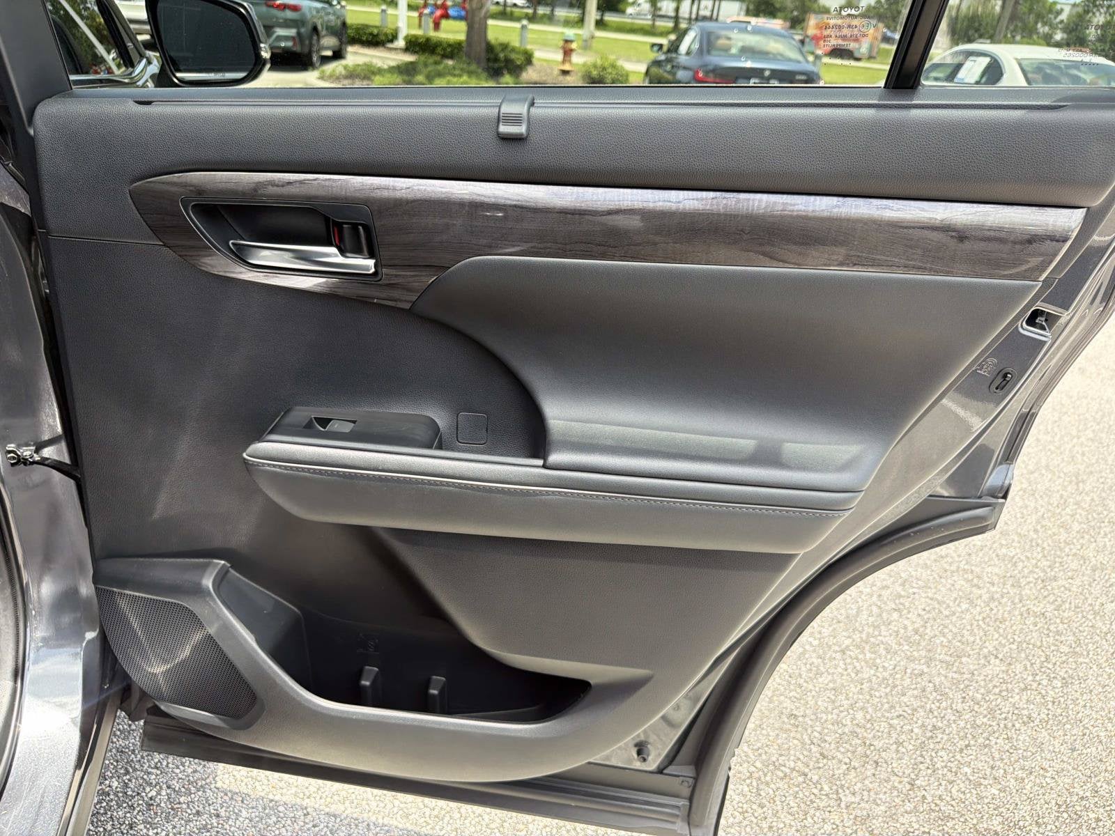 2020 Toyota Highlander Hybrid Platinum