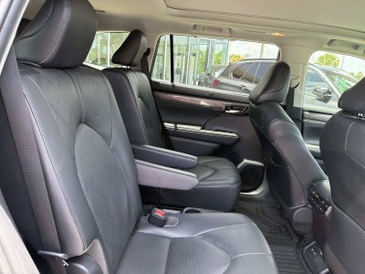2020 Toyota Highlander Hybrid Platinum