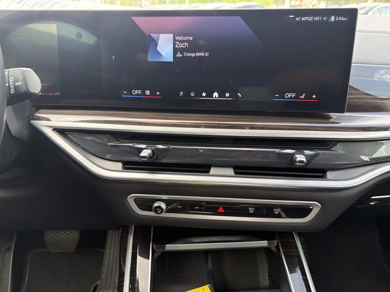 2025 BMW X7 xDrive40i