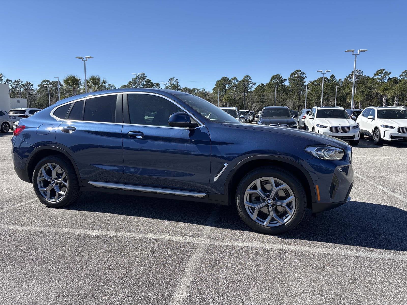 2025 BMW X4 xDrive30i