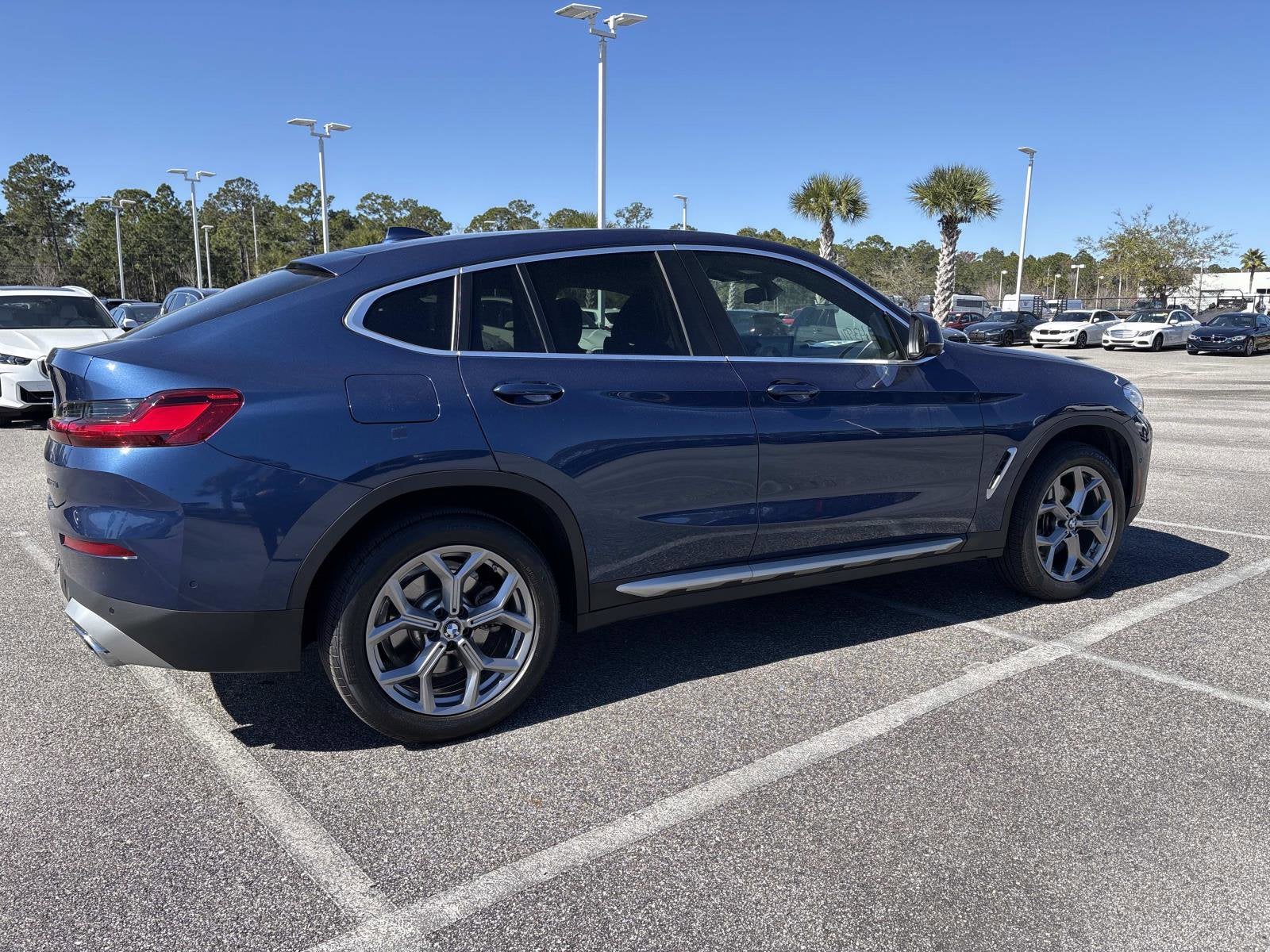 2025 BMW X4 xDrive30i