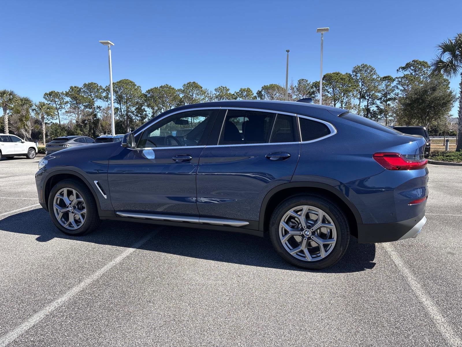 2025 BMW X4 xDrive30i