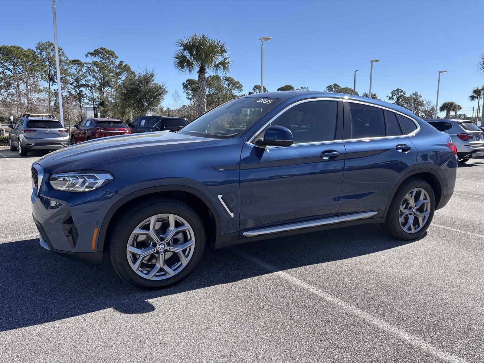 2025 BMW X4 xDrive30i