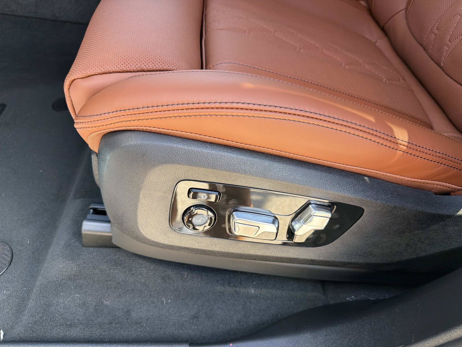 2027 BMW X7 M60i