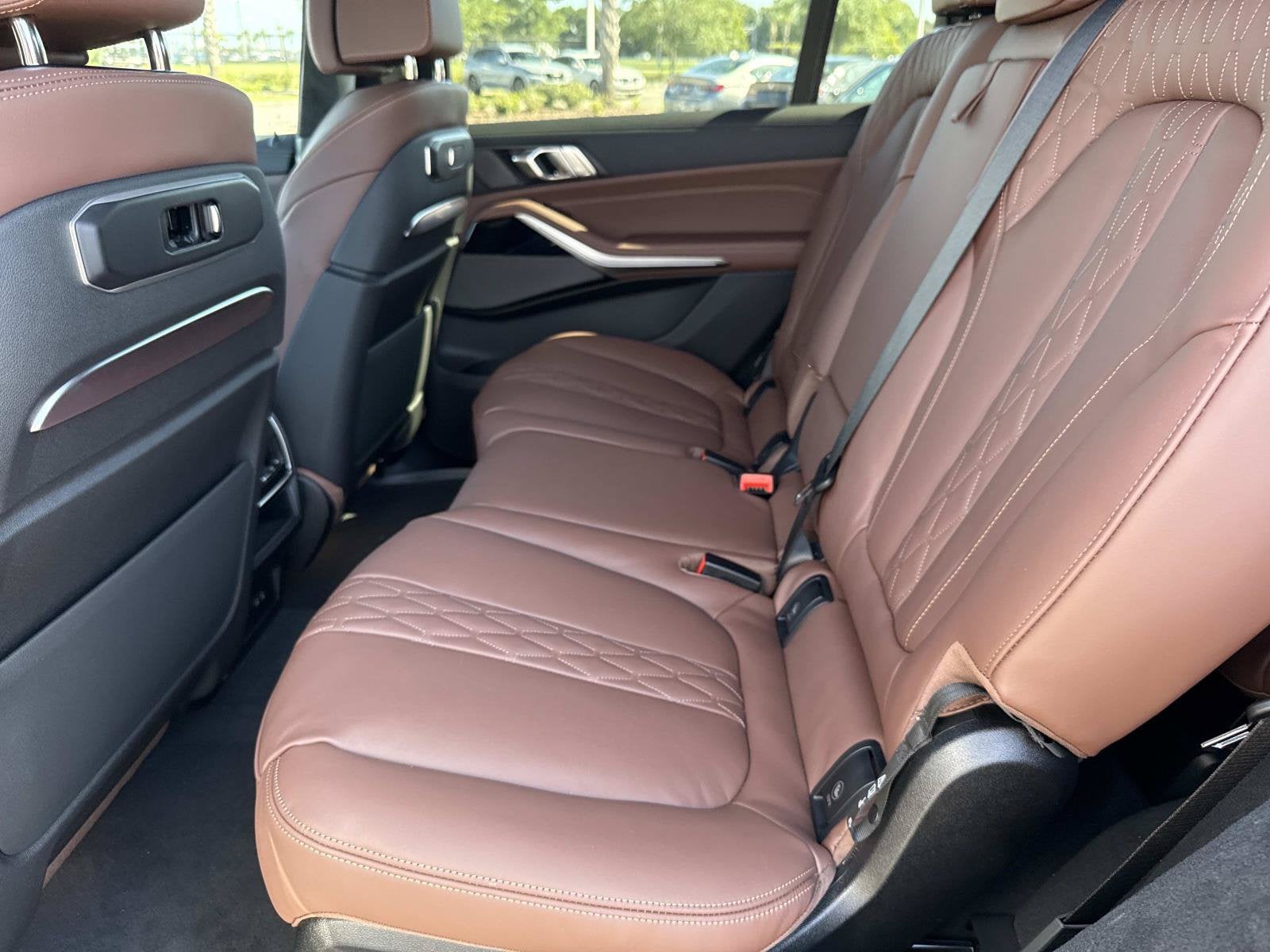 2027 BMW X7 M60i