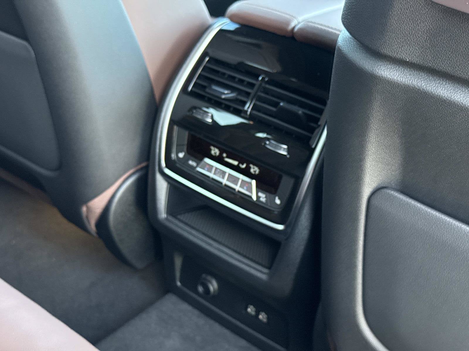 2027 BMW X7 M60i