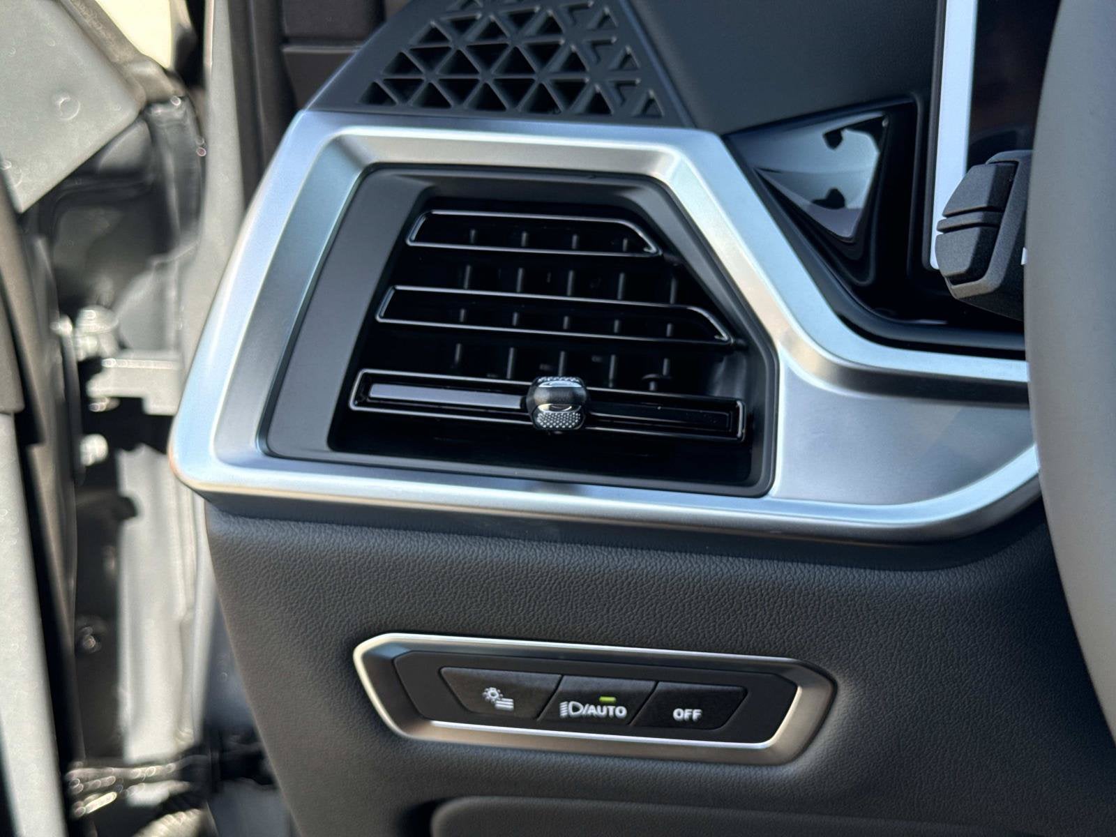 2027 BMW X7 M60i
