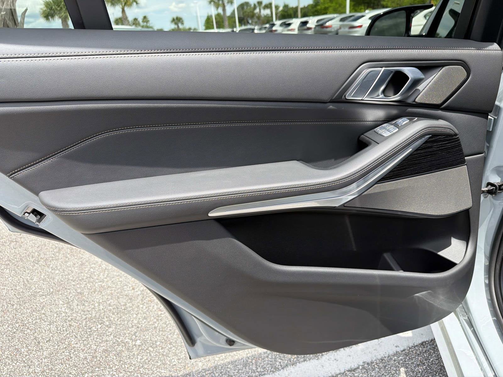 2024 BMW X7 M60i