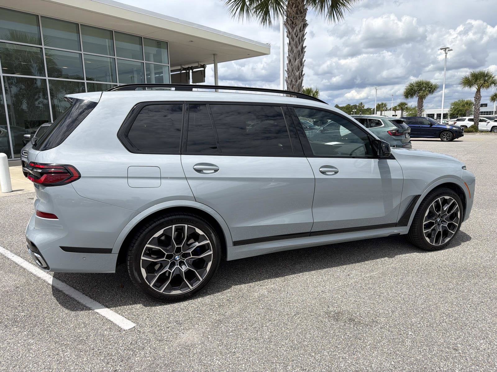 2024 BMW X7 M60i