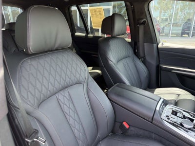 2025 BMW X7 M60i