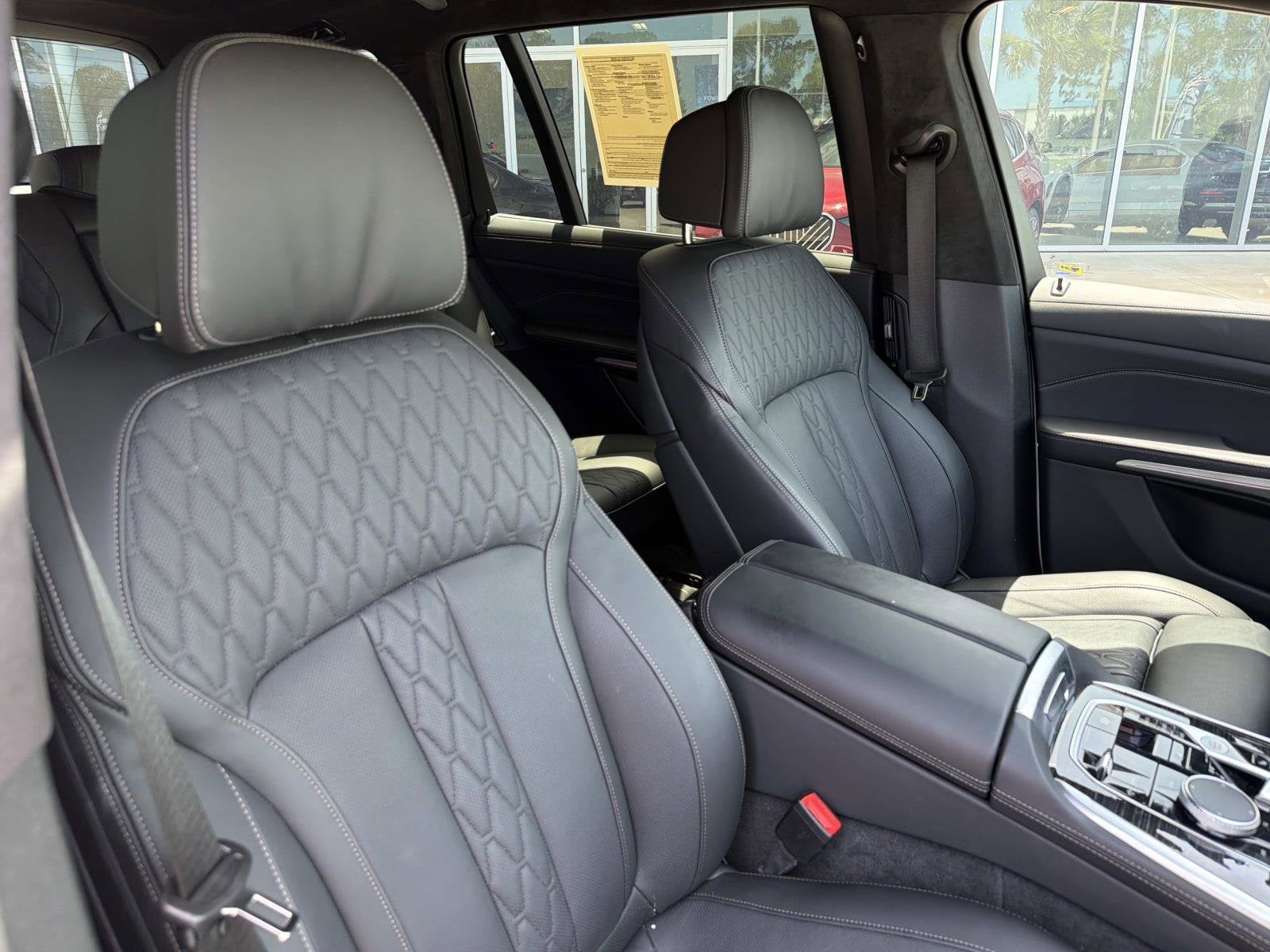 2025 BMW X7 M60i