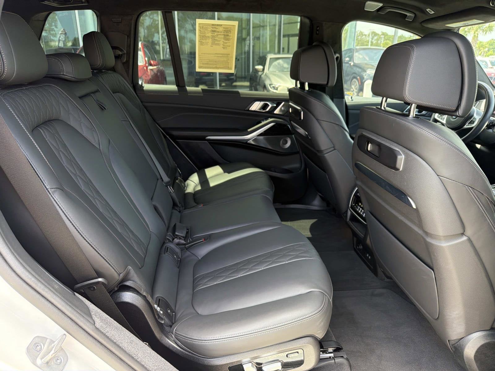2025 BMW X7 M60i