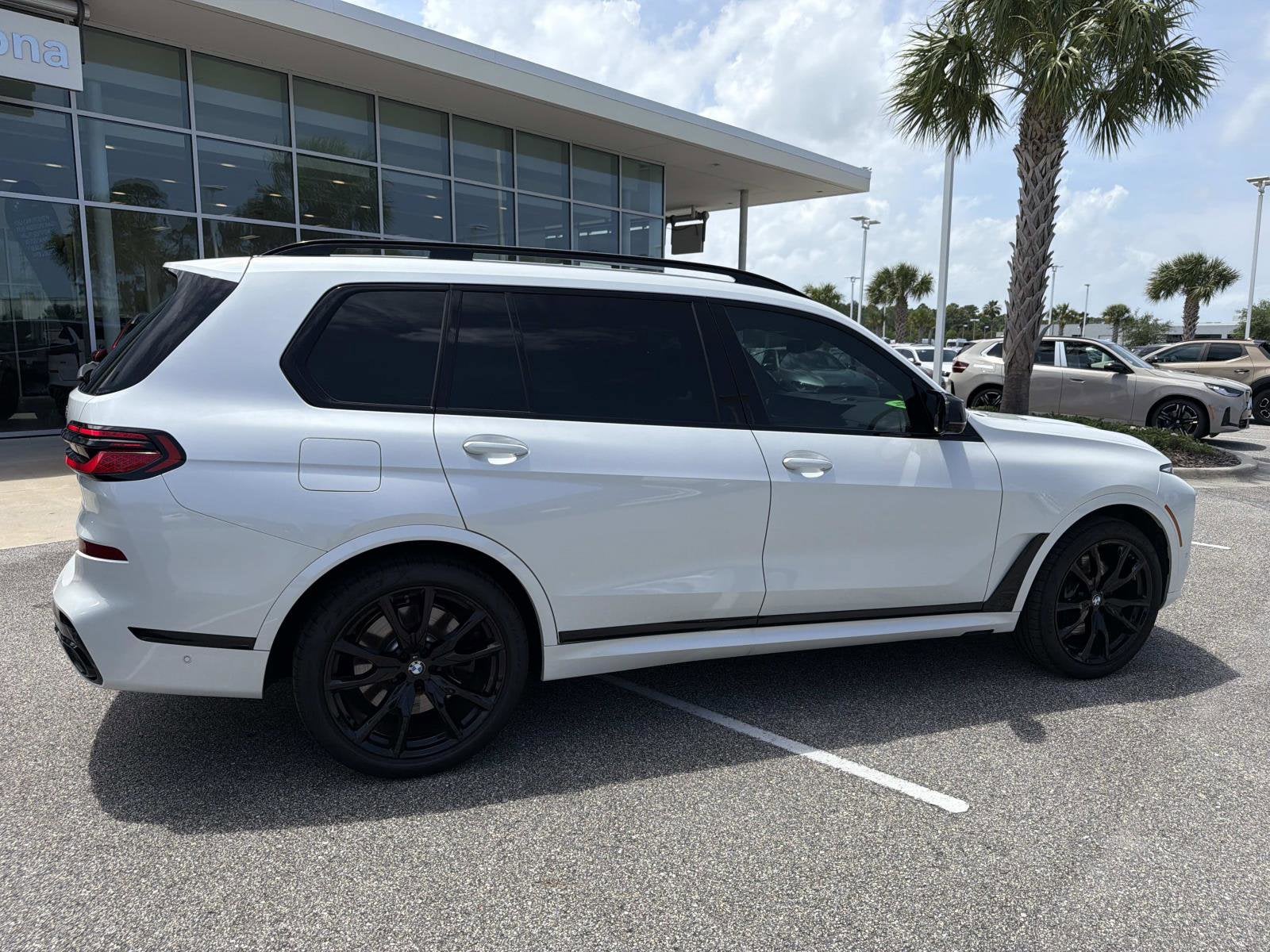 2025 BMW X7 M60i