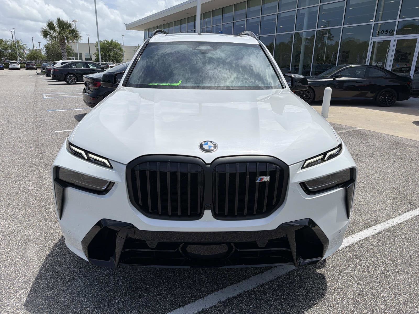 2025 BMW X7 M60i