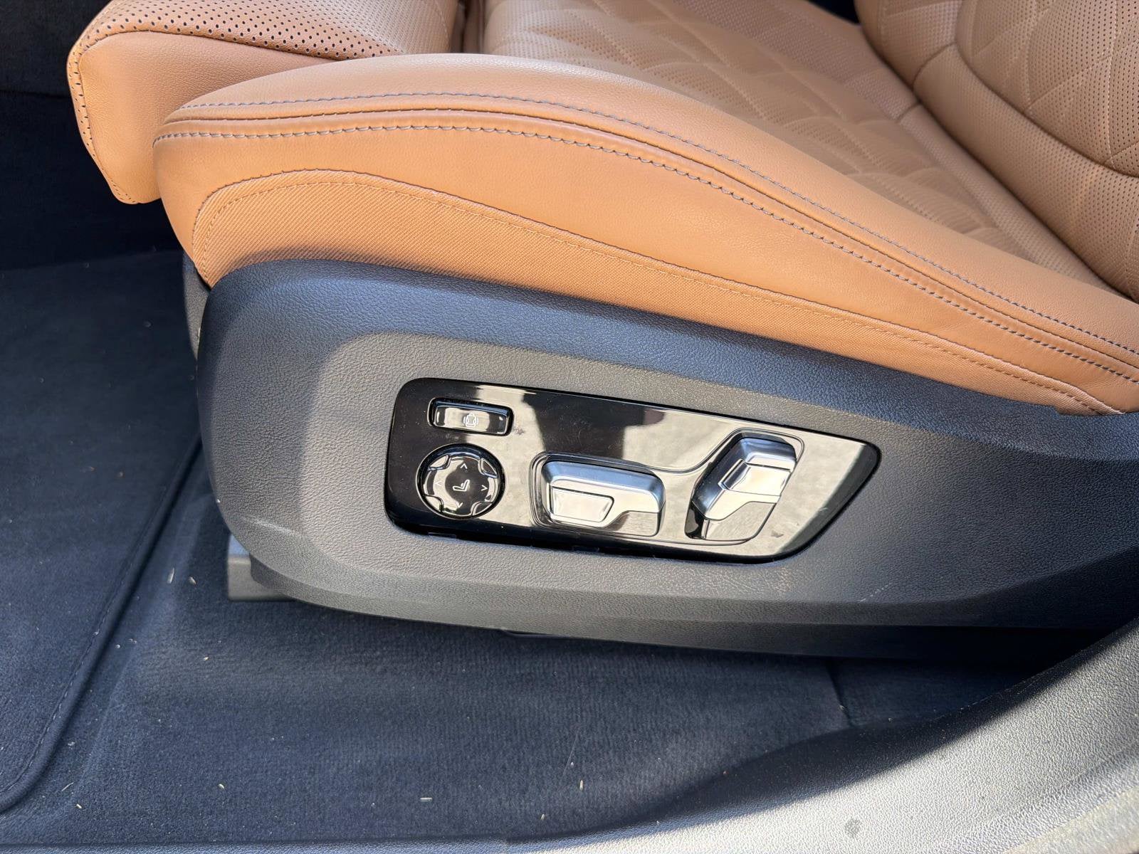 2025 BMW X5 M60i