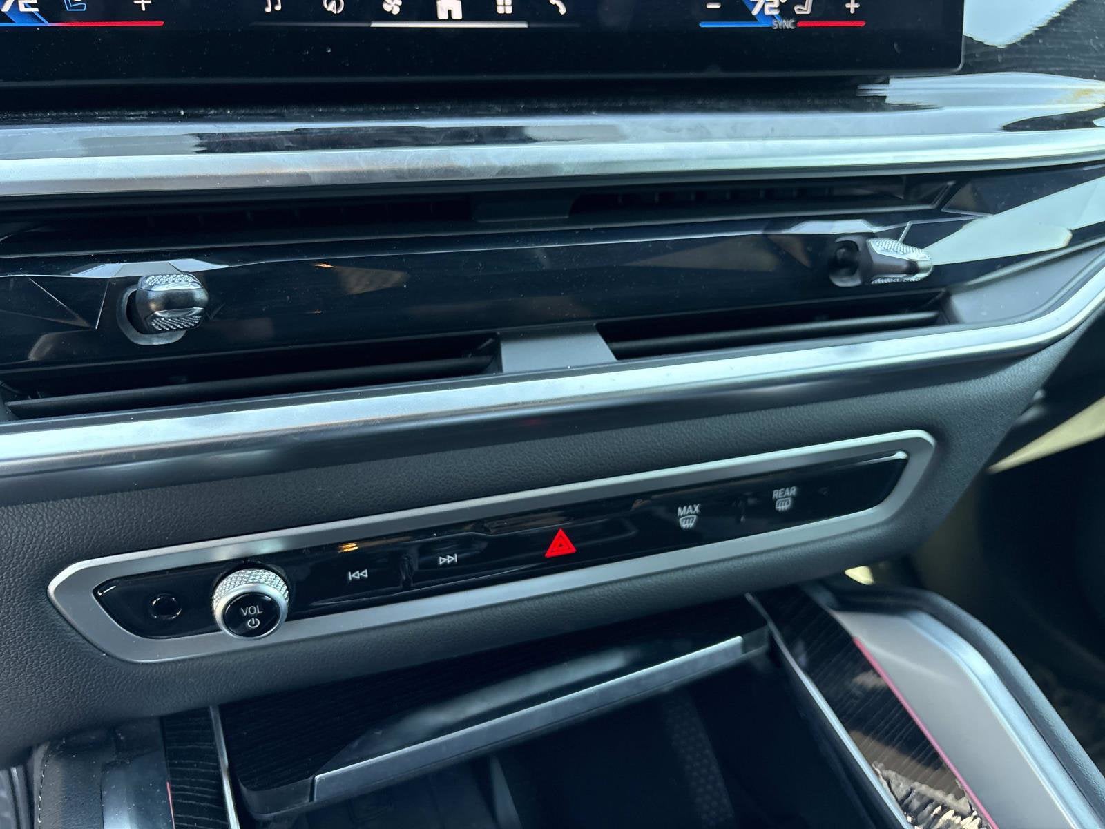 2025 BMW X6 M60i