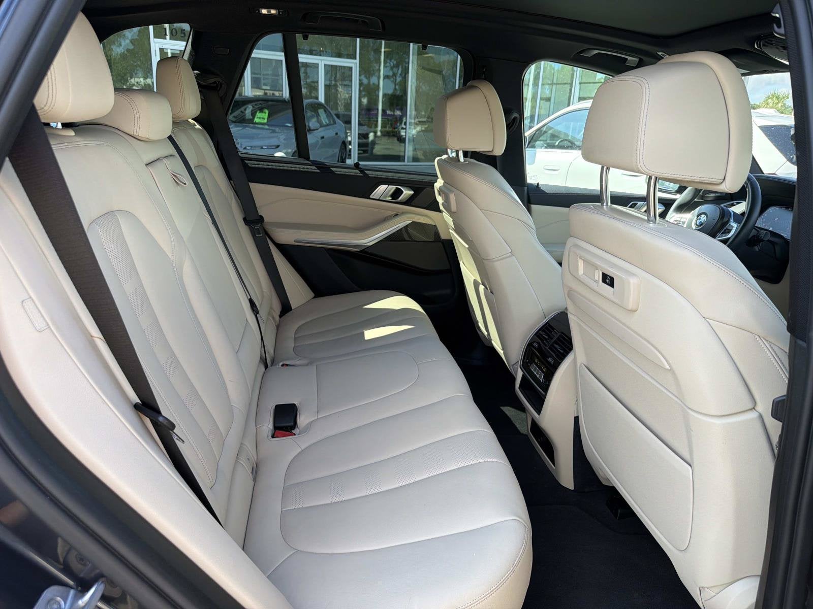 2022 BMW X5 M50i