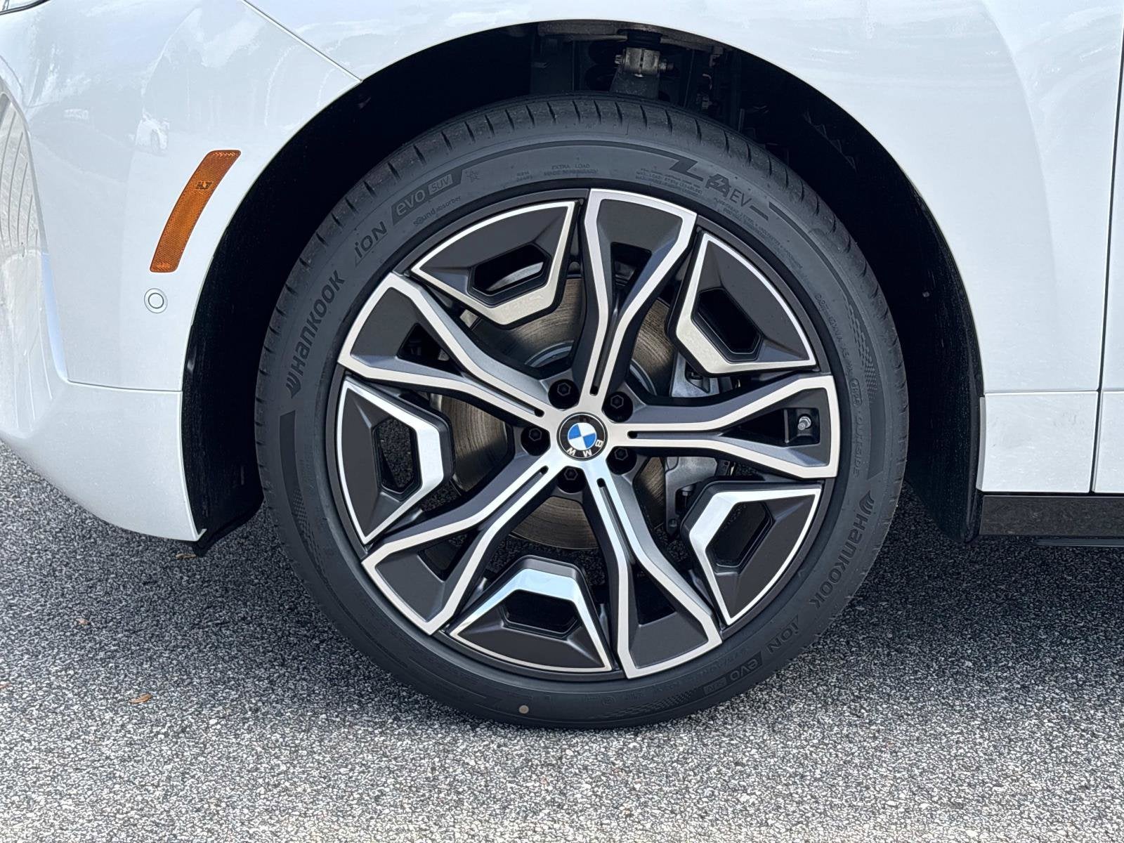 2026 BMW iX xDrive45
