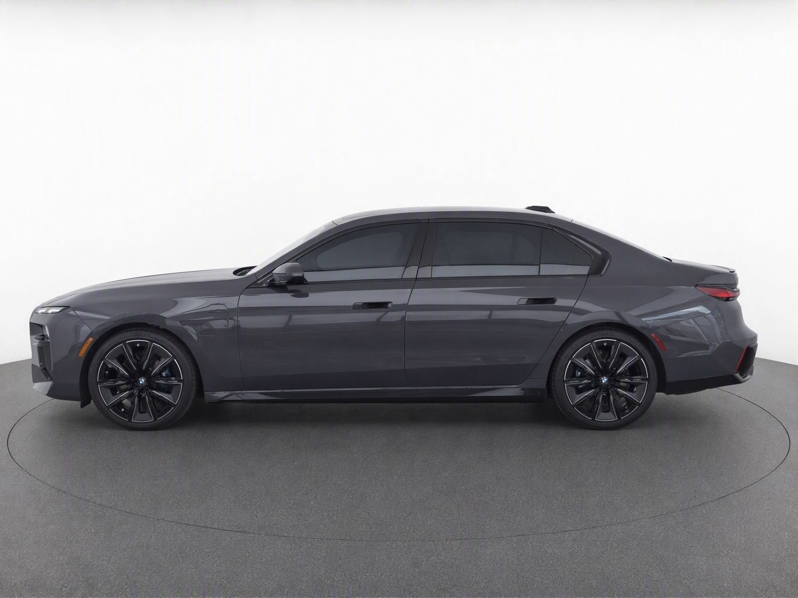 2023 BMW 7 Series 740i