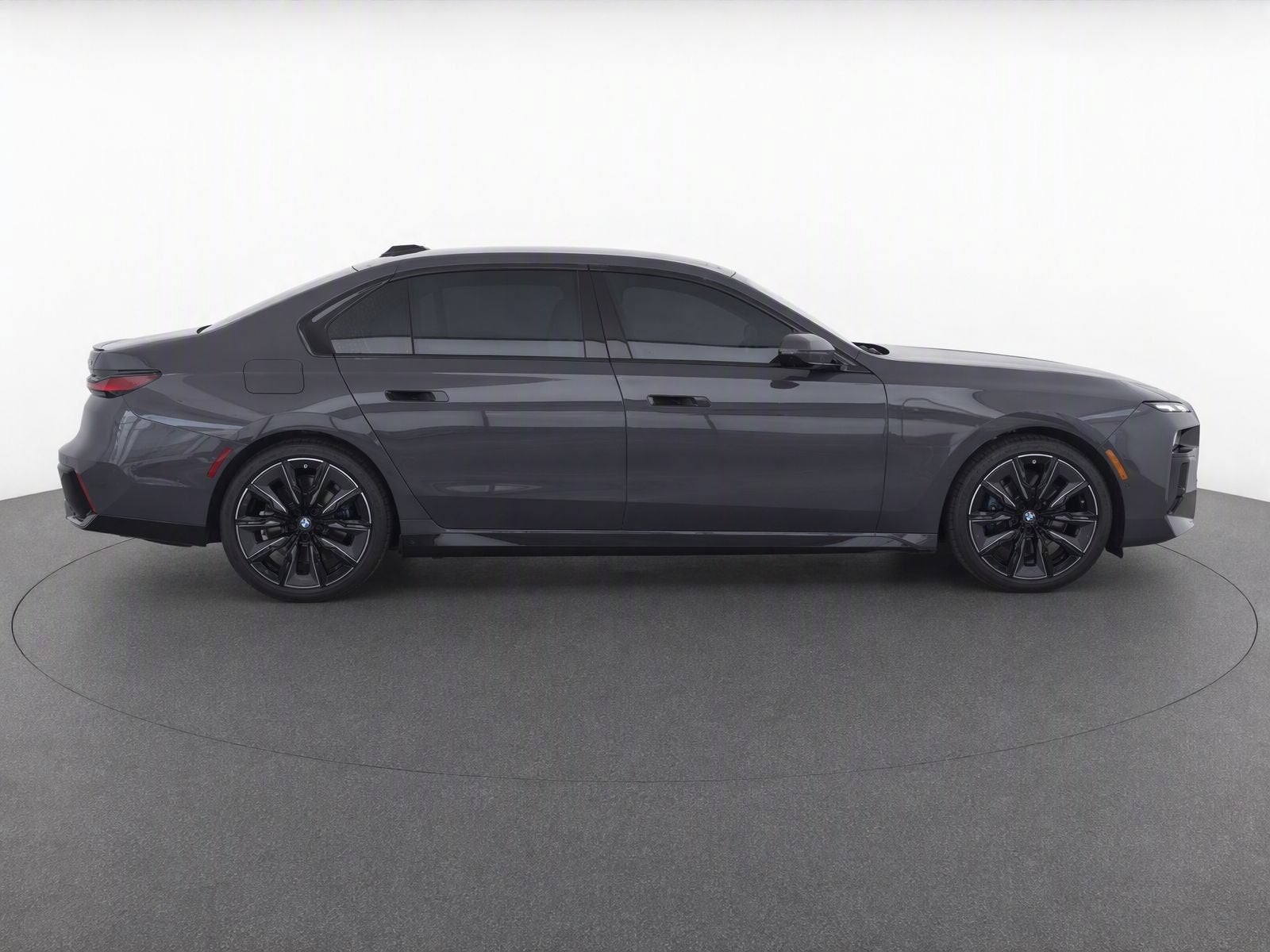 2023 BMW 7 Series 740i