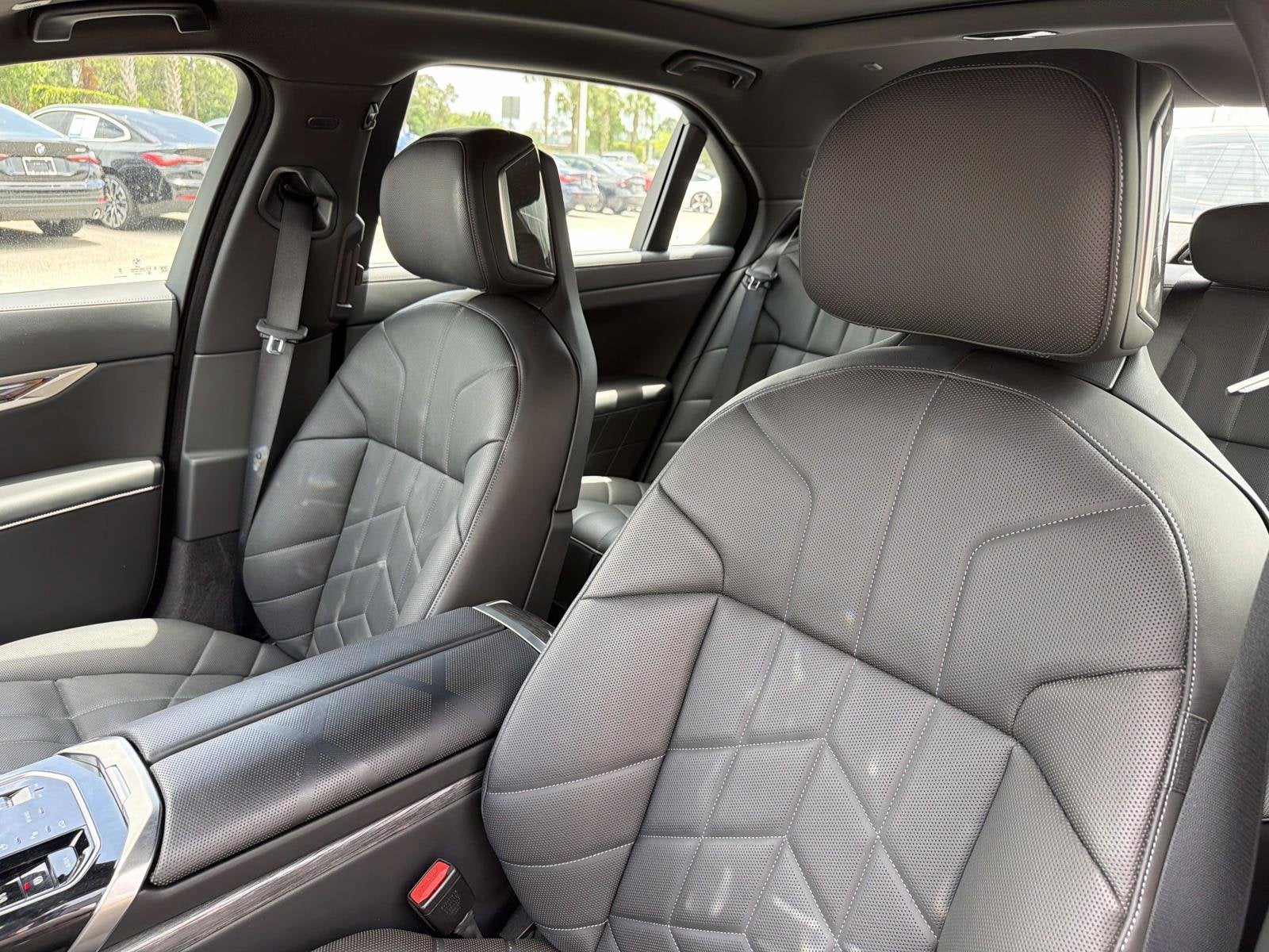 2025 BMW 7 Series 740i xDrive