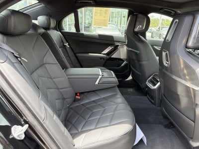 2025 BMW 7 Series 740i xDrive