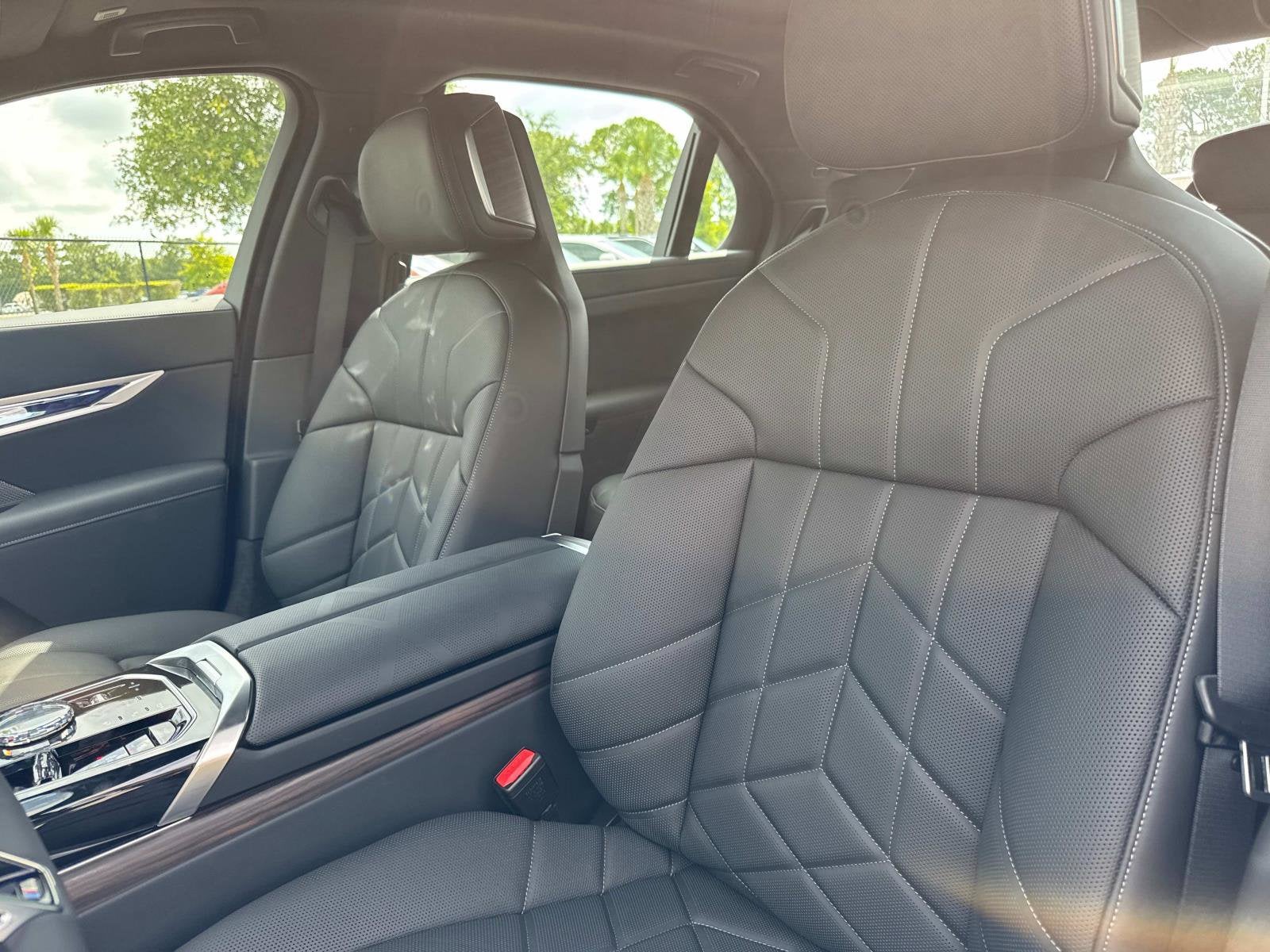 2025 BMW 7 Series 750e xDrive