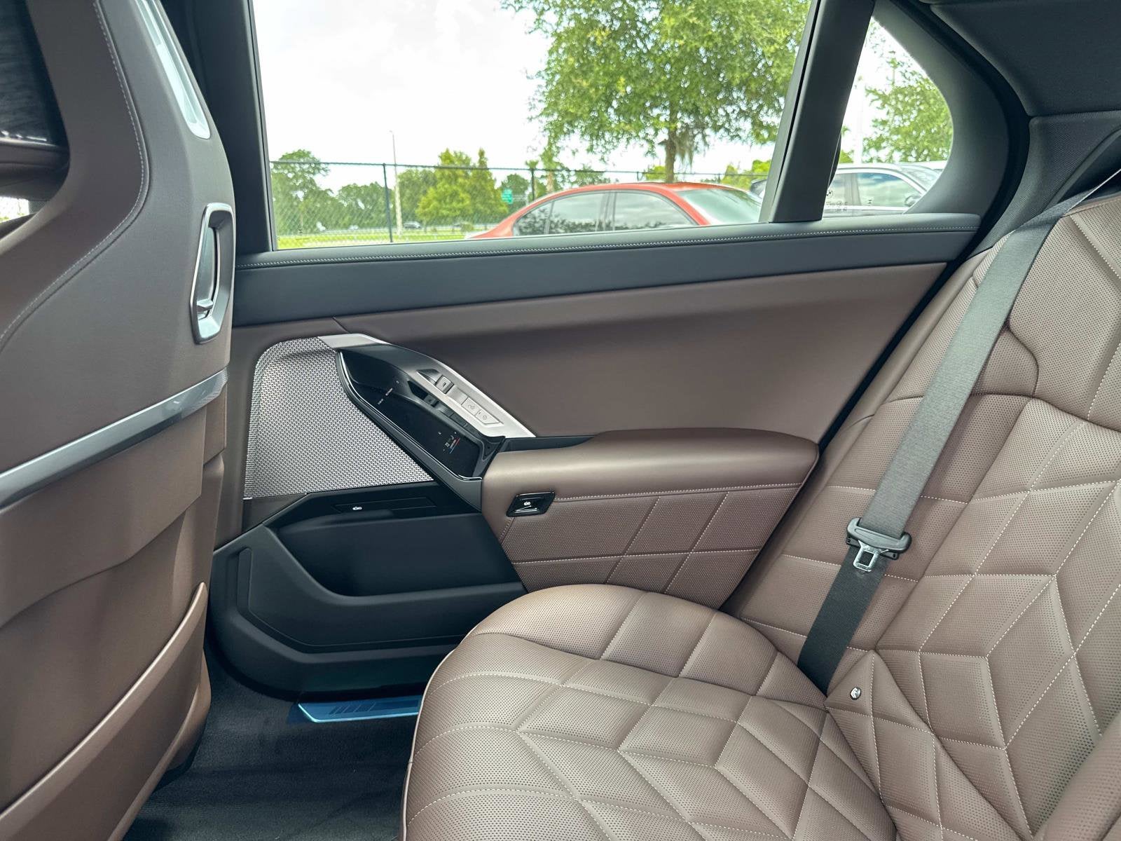 2025 BMW 7 Series 750e xDrive