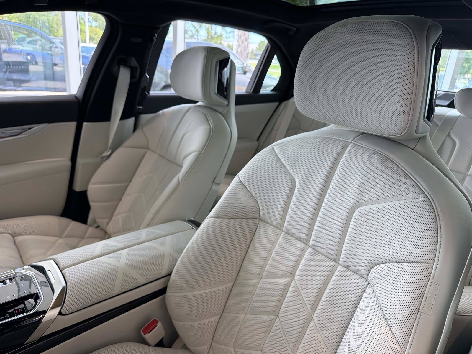 2026 BMW 7 Series 750e xDrive