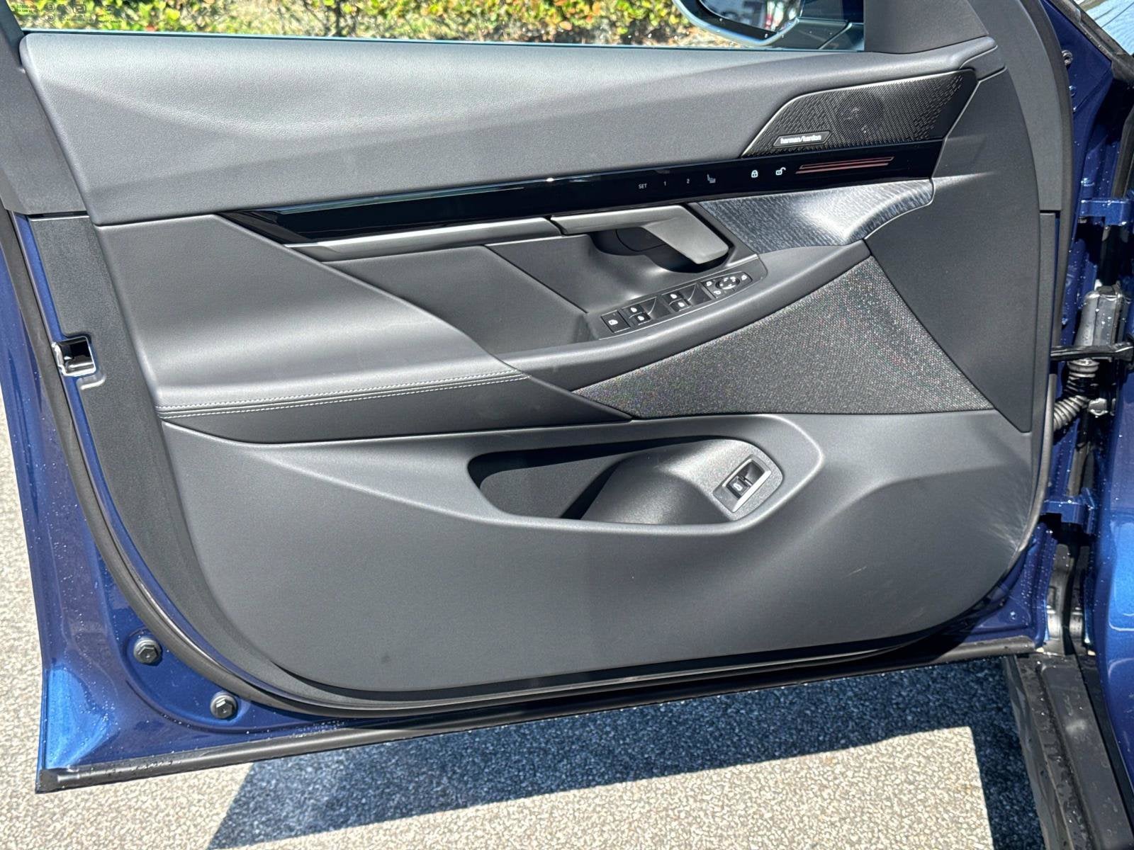 2025 BMW 5 Series 530i