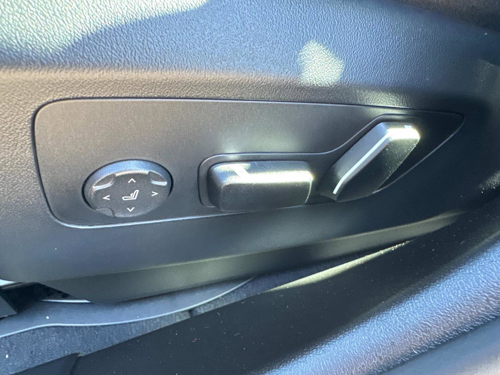 2025 BMW 5 Series 530i