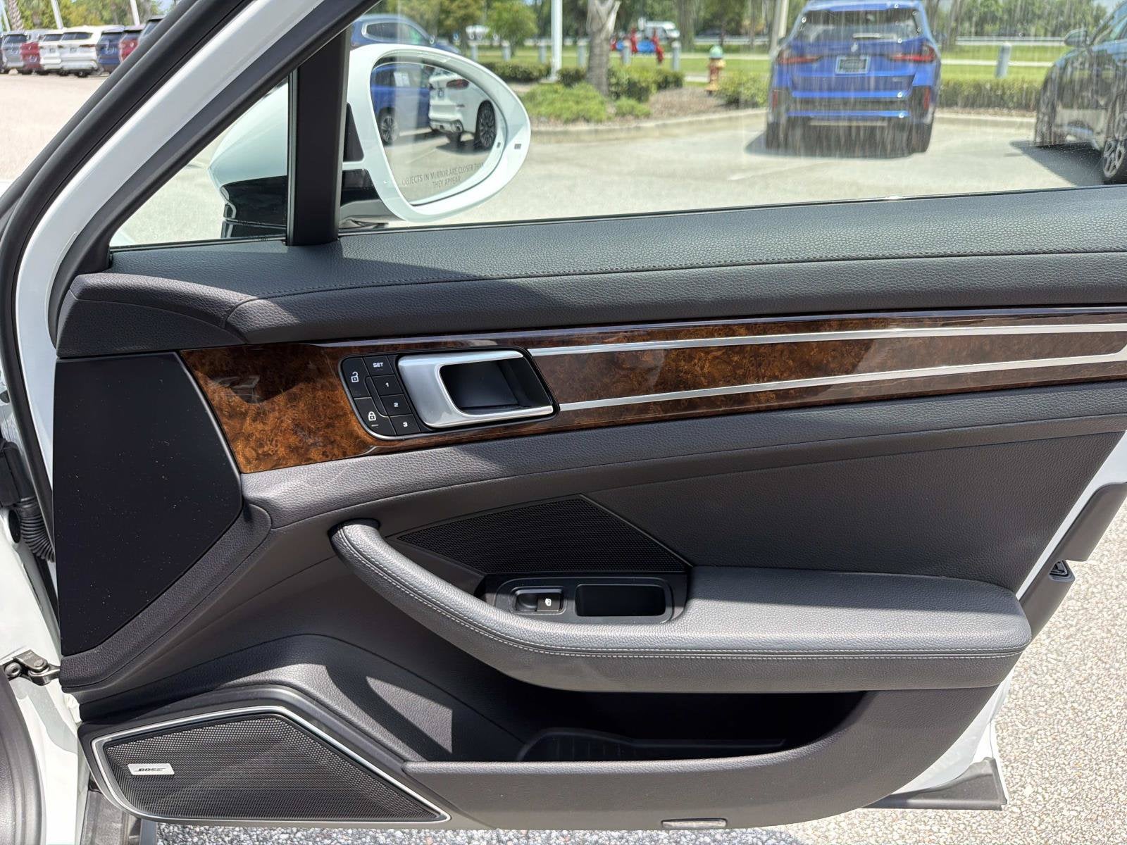 2022 Porsche Panamera 4 Platinum Edition