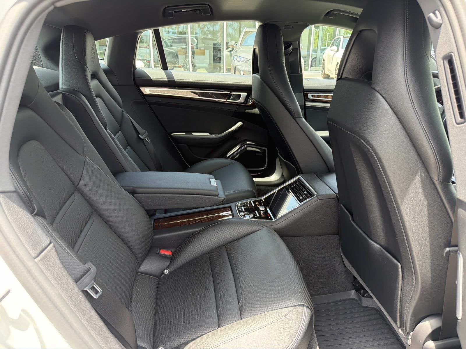 2022 Porsche Panamera 4 Platinum Edition