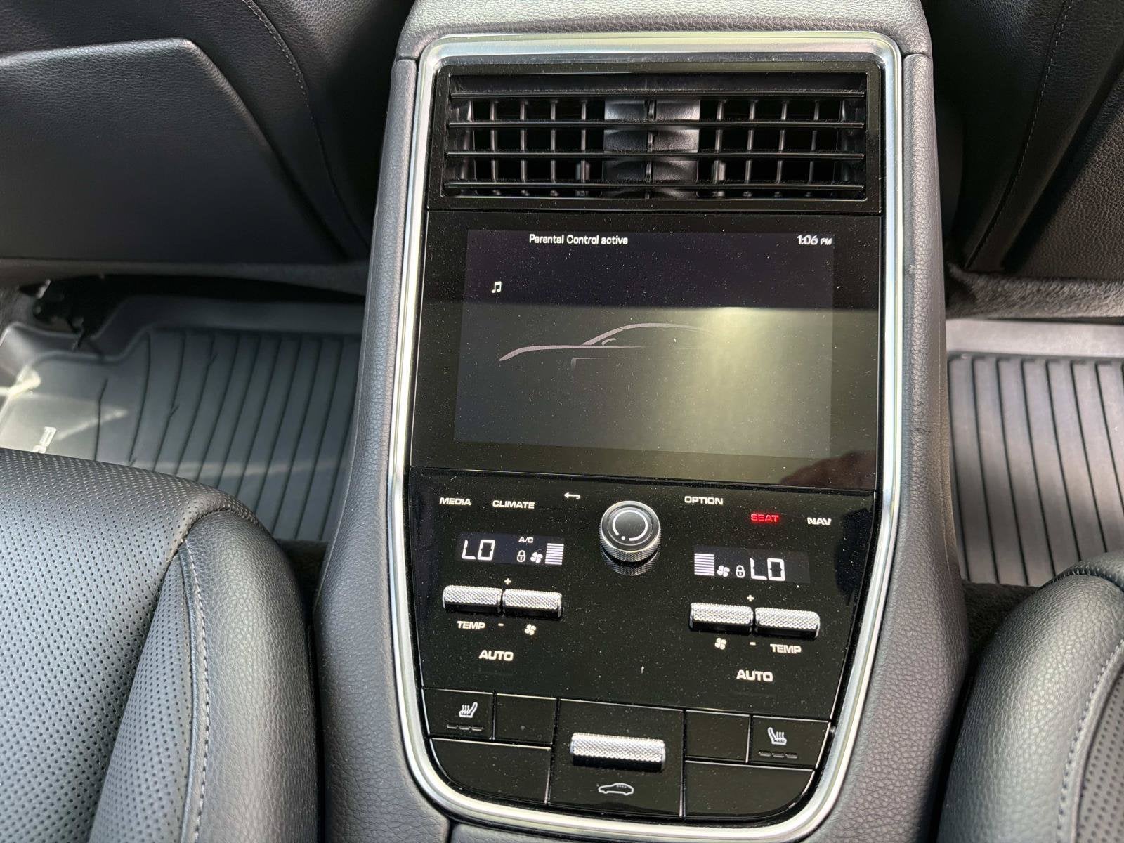 2022 Porsche Panamera 4 Platinum Edition