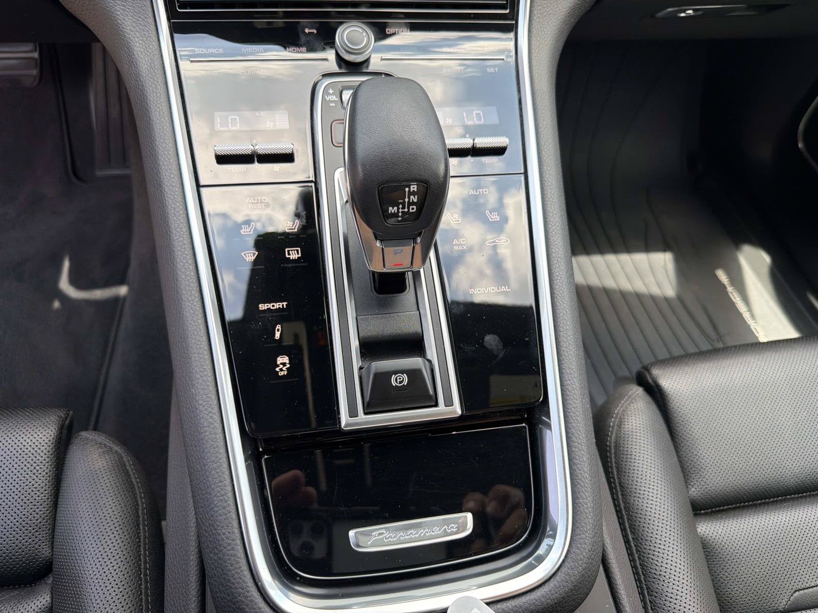 2022 Porsche Panamera 4 Platinum Edition