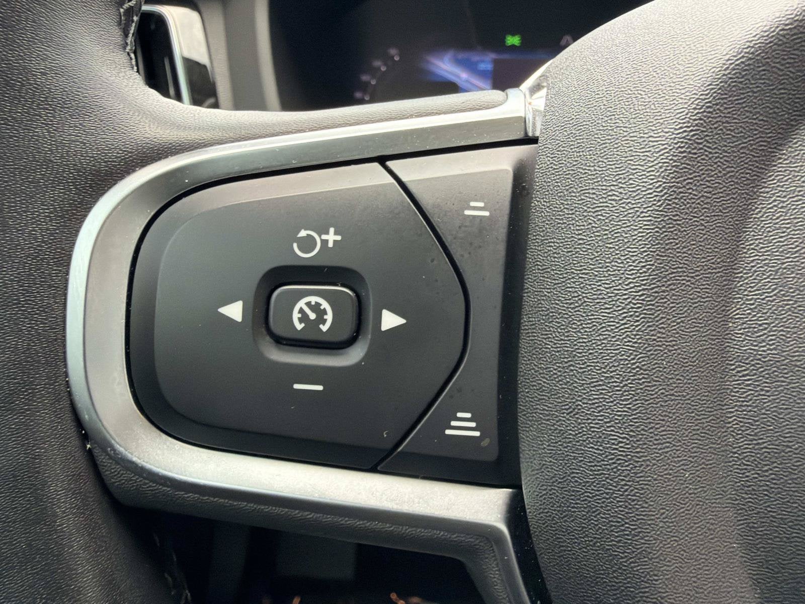 2025 Volvo XC60 Plug-In Hybrid Core