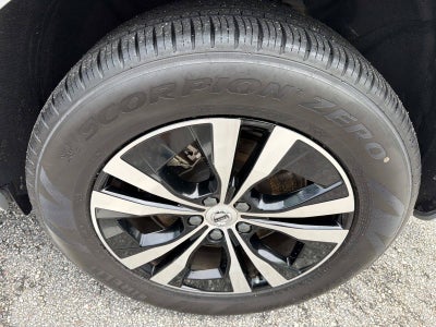 2025 Volvo XC60 Plug-In Hybrid Core