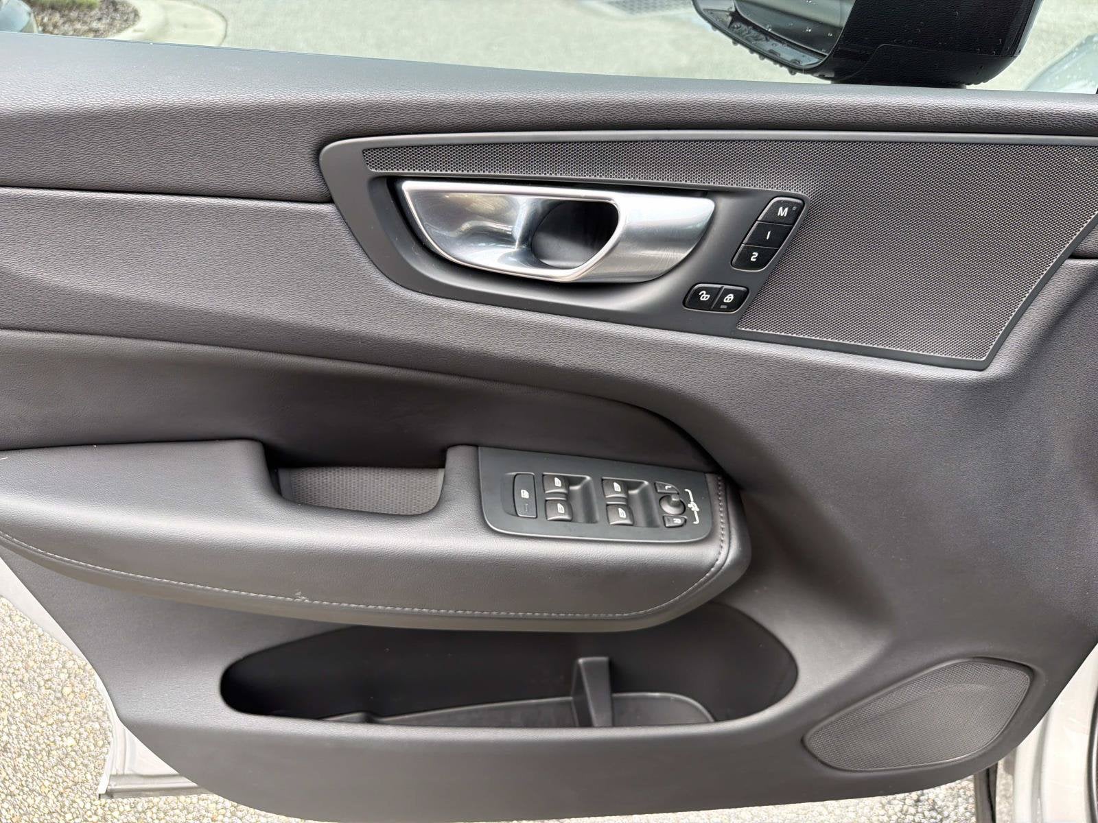 2025 Volvo XC60 Plug-In Hybrid Core