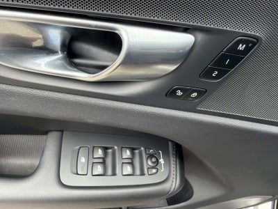 2025 Volvo XC60 Plug-In Hybrid Core