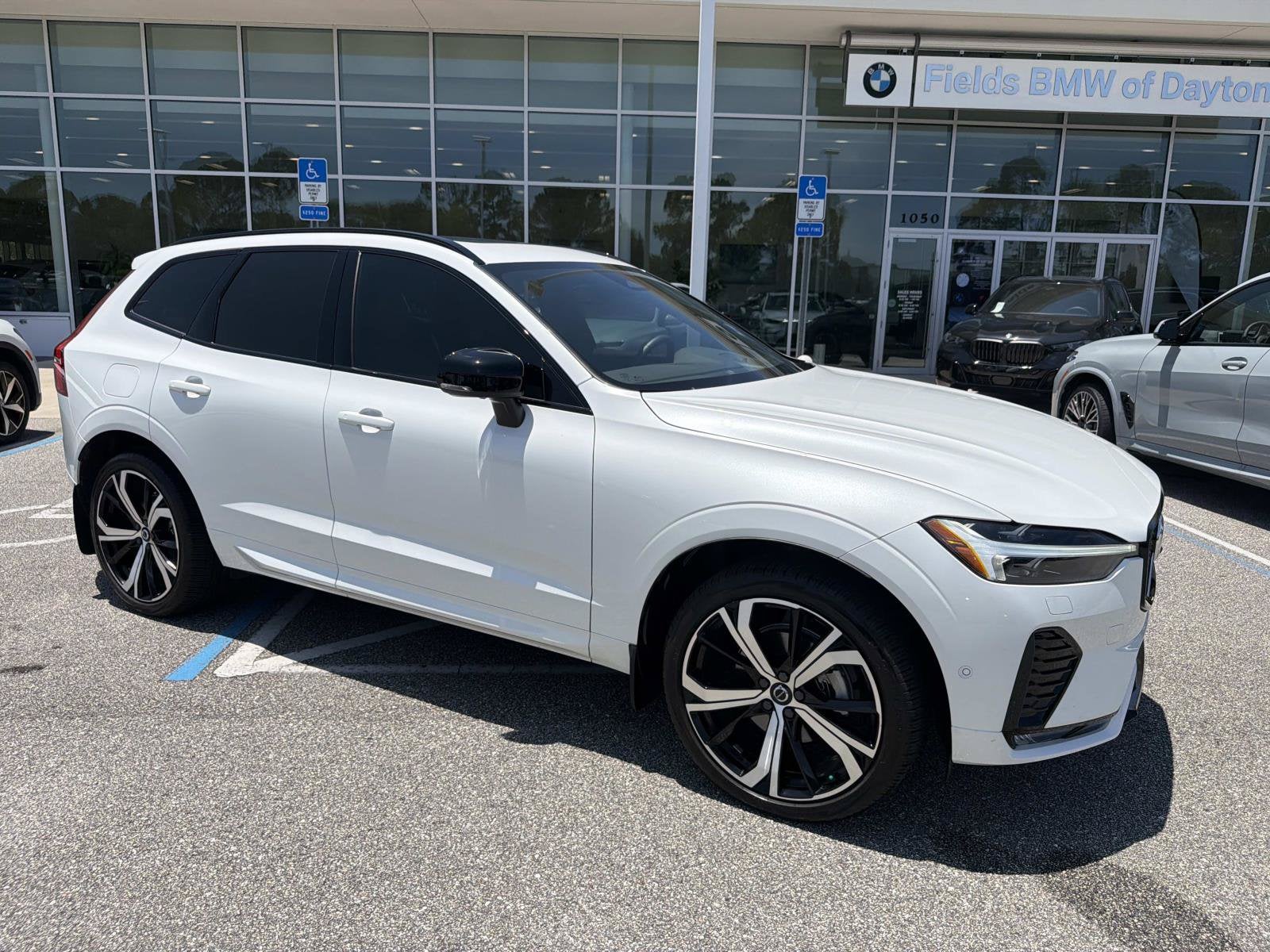 2024 Volvo XC60 Ultimate Dark Theme