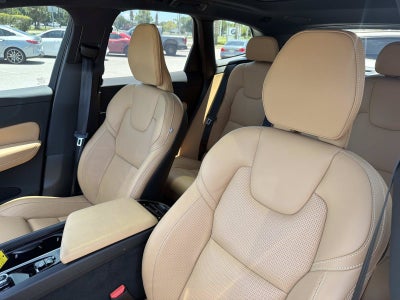 2024 Volvo XC60 Ultimate Dark Theme