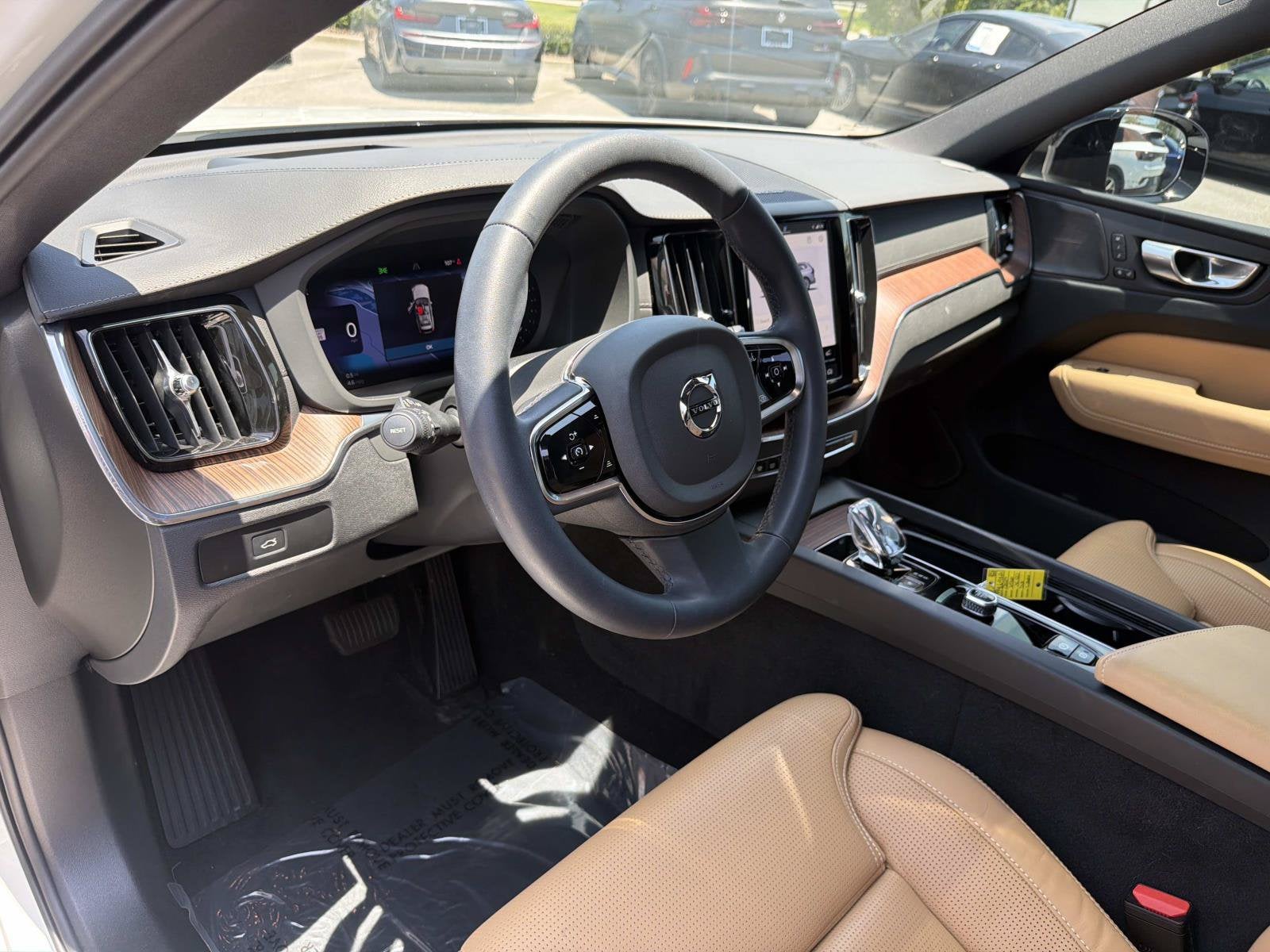 2024 Volvo XC60 Ultimate Dark Theme