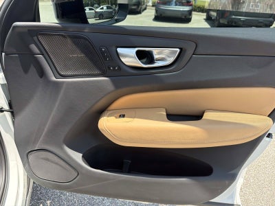 2024 Volvo XC60 Ultimate Dark Theme